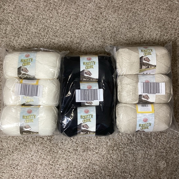 9 Skeins Lion Brand Yarn 7 Oz White Black Tan NEW